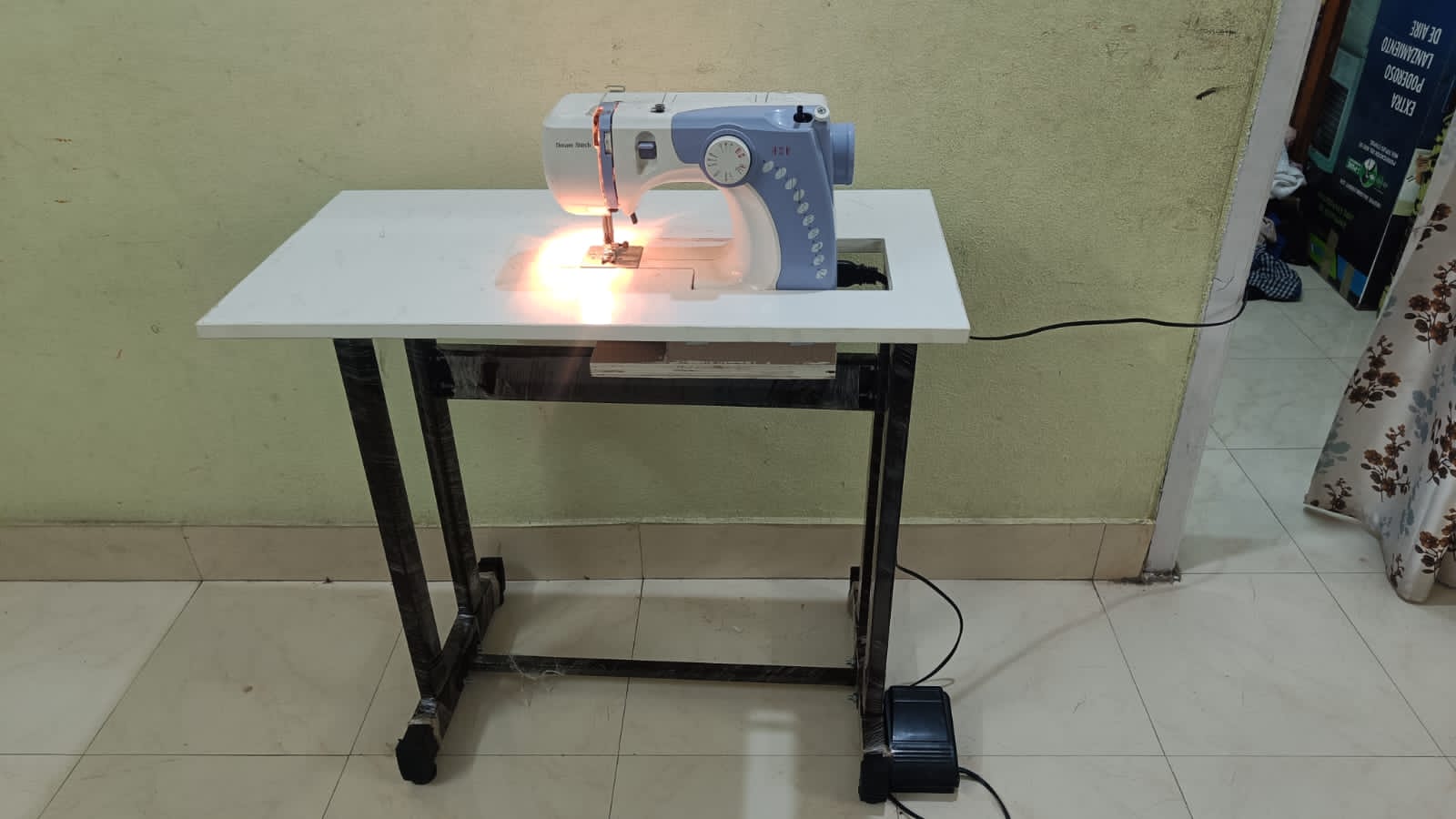 Usha Janome Dream Stitch sewing machine table